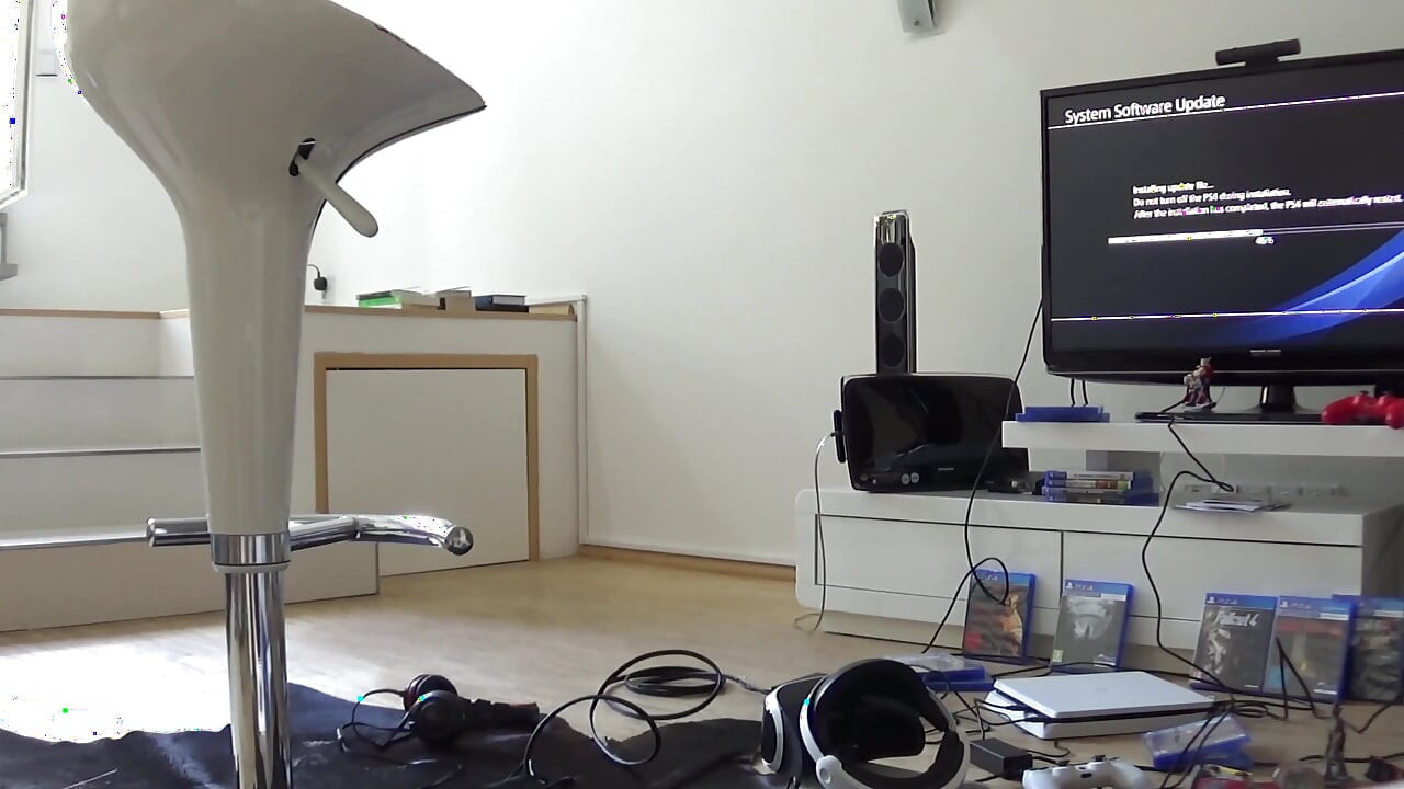 For the Halloween: Alluring, definitive Halloween treats, Sarah and Denisa play an horror game with Playstation VR