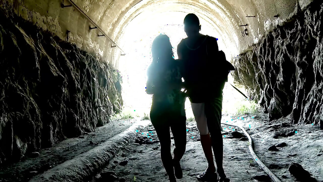 버려진 장소에서 하드코어하게 따먹히는 Jazmina