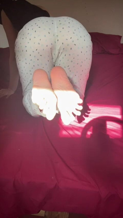 Lick My Arab Toes, Loser Hijab Foot Whore Shows Off Her Muslim Feet Like a Fuck Toy