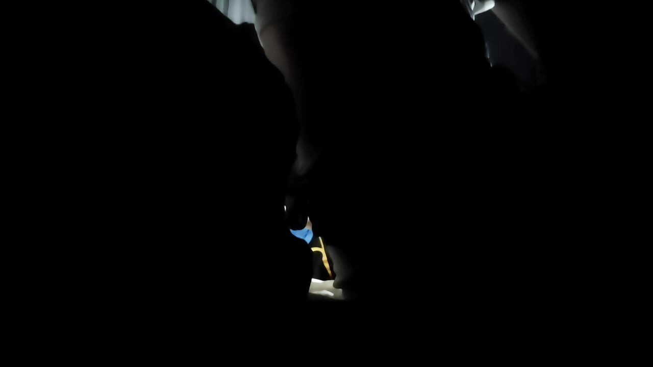 Sexyfilomenaは夜に一人で自分自身と遊ぶ