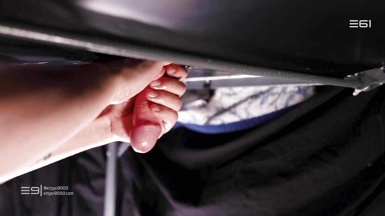 Chico de 61 y su enorme polla vino en mi estudio de camino a casa para las vacaciones