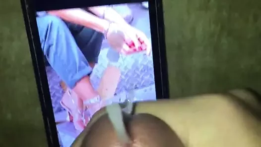 Cum üzerinde christina bompa seksi ayaklar