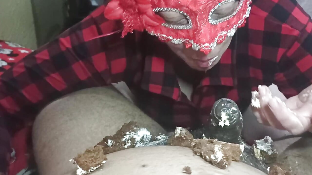 I play extreme with food with my husband: I lick cake and swallow his milk.