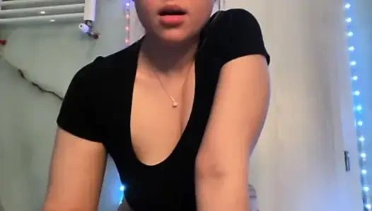 Jucielussie Masturbating on the bathroom close up