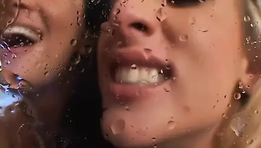 Ава и Джули любят сосать крепкий член