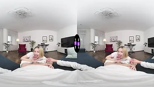 Dikkati dağılmış erkek arkadaş mı? Mila onu sert bir saksoyla kapatıyor - teenmegaworld