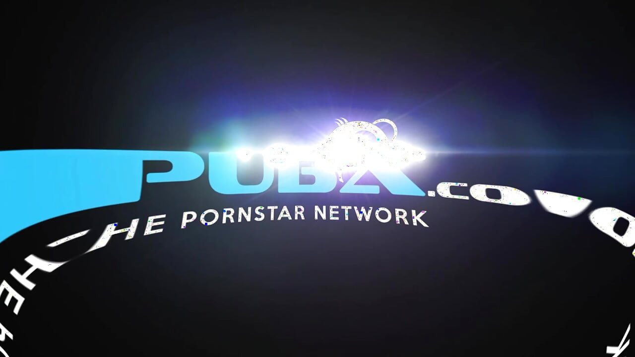 거울 앞에서 자위하는 섹시한 란제리의 Marica Hase