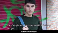Jonge latino twink betaalde seks met homo -filmmaker buitenshuis