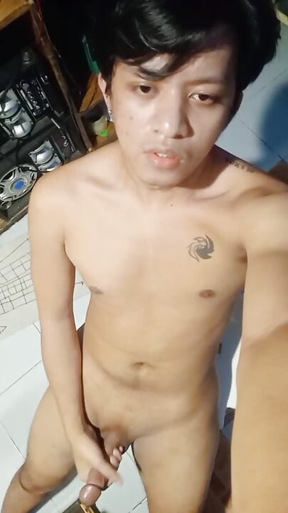 Fofa Asia Twink masturbando - cena de estúdio