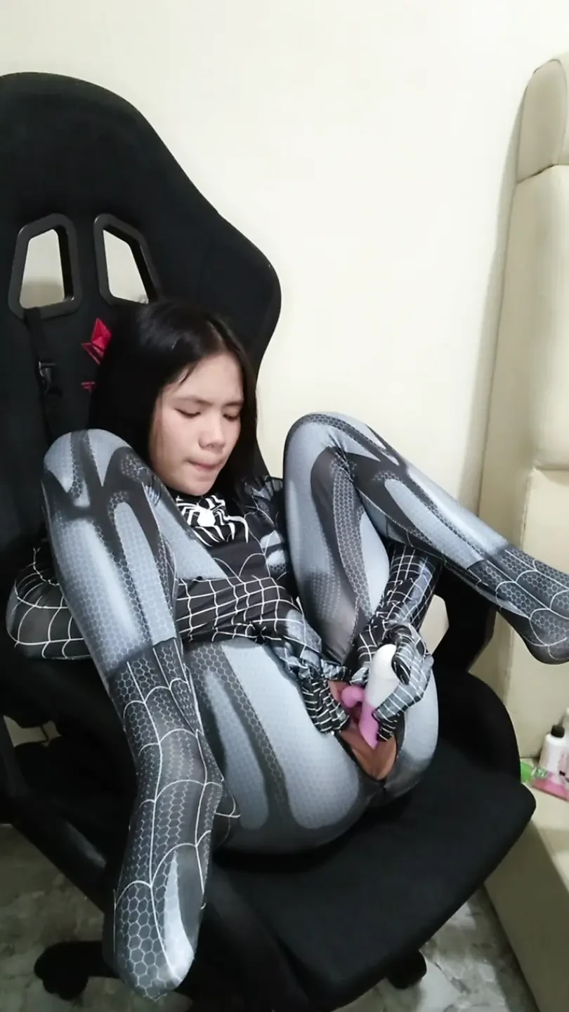 Black Spider Girl Learned How to Finger Using a Dildo
