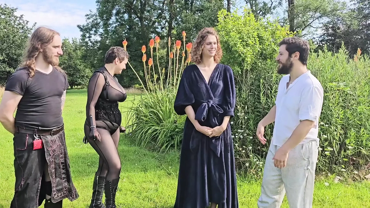 Melody的捆绑SM冲击场景：鞭打，鞭打，咬，划桨（以Pudibondage为特色）