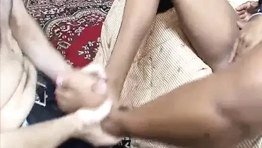 Черный и белый фут-фетиш, лизание черной киски