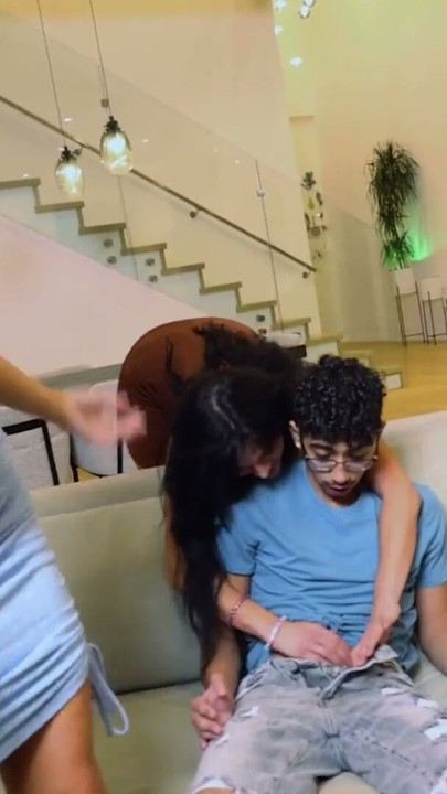 Kıskanç orta yaşlı seksi üvey anne Bunny Madison üvey oğlunu erkek arkadaşı Mona Azar ile aldatıyor - mylf | Klip 3
