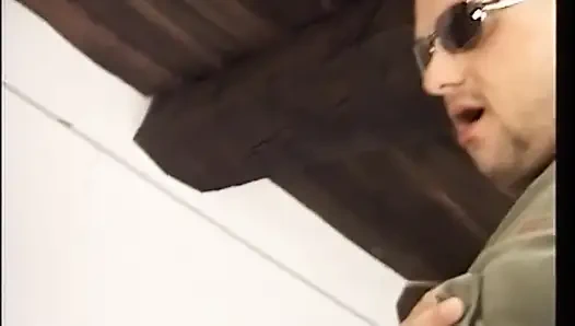 Сексуальная блондинка просит член в заднице