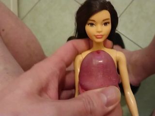 Barbie me deu uma punheta com os pés
