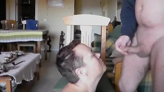 John ngasih jen crot di muka banyak banget
