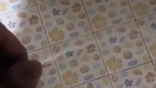 Tatilde işemek. yalnız