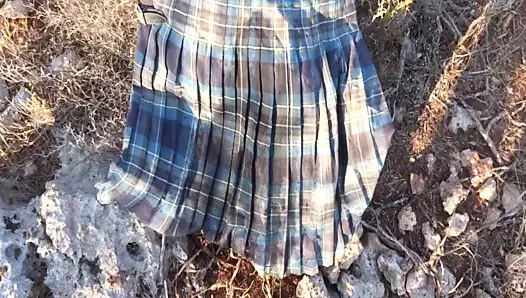 mavi tartan 2 eteğine işemek