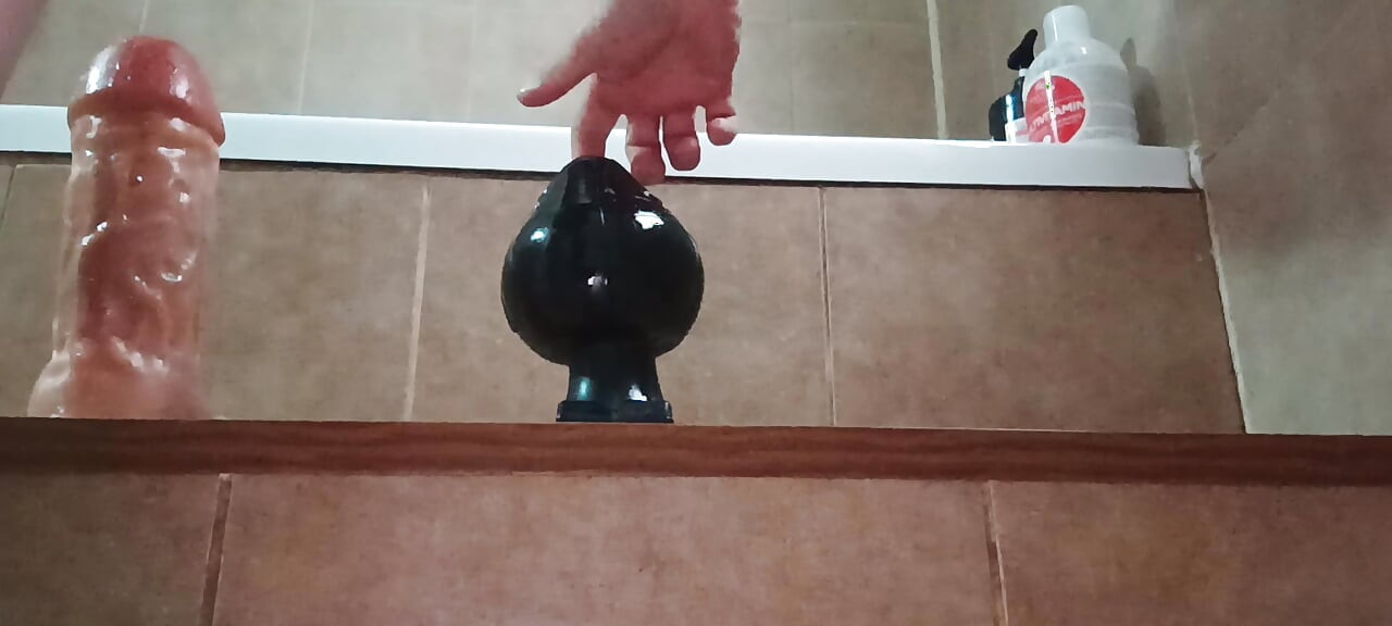 A new acquisition makes its appearance and breaks my pussy