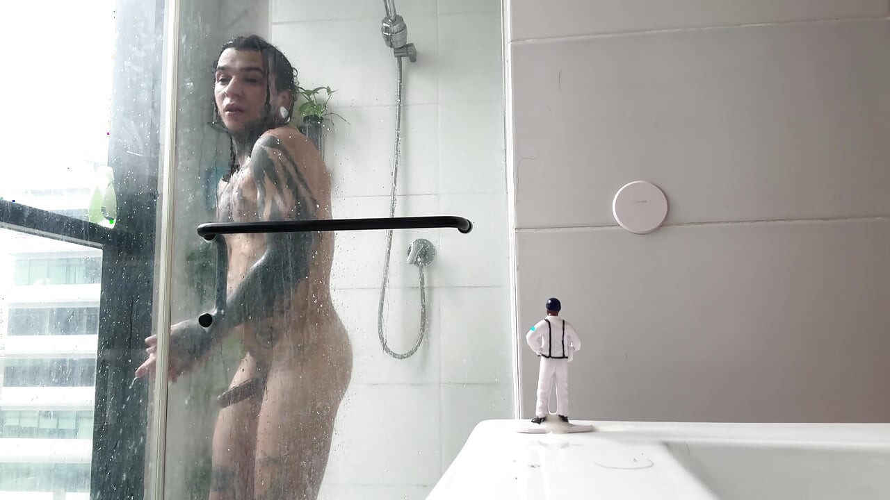 Div završava vježbanje i pred malim čovjekom