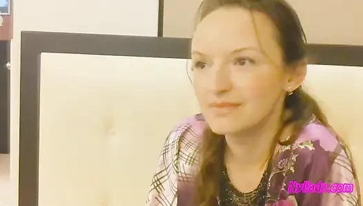 Nyllady болтает в пиццерии