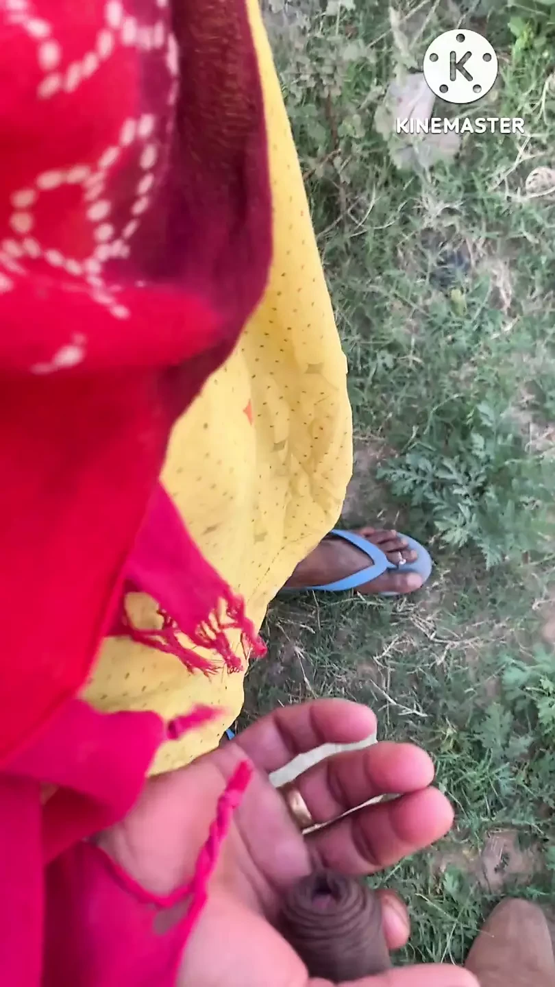 Desi girl sex in jungle( desi chut Chudai jungle mai bhabhi ko choda)