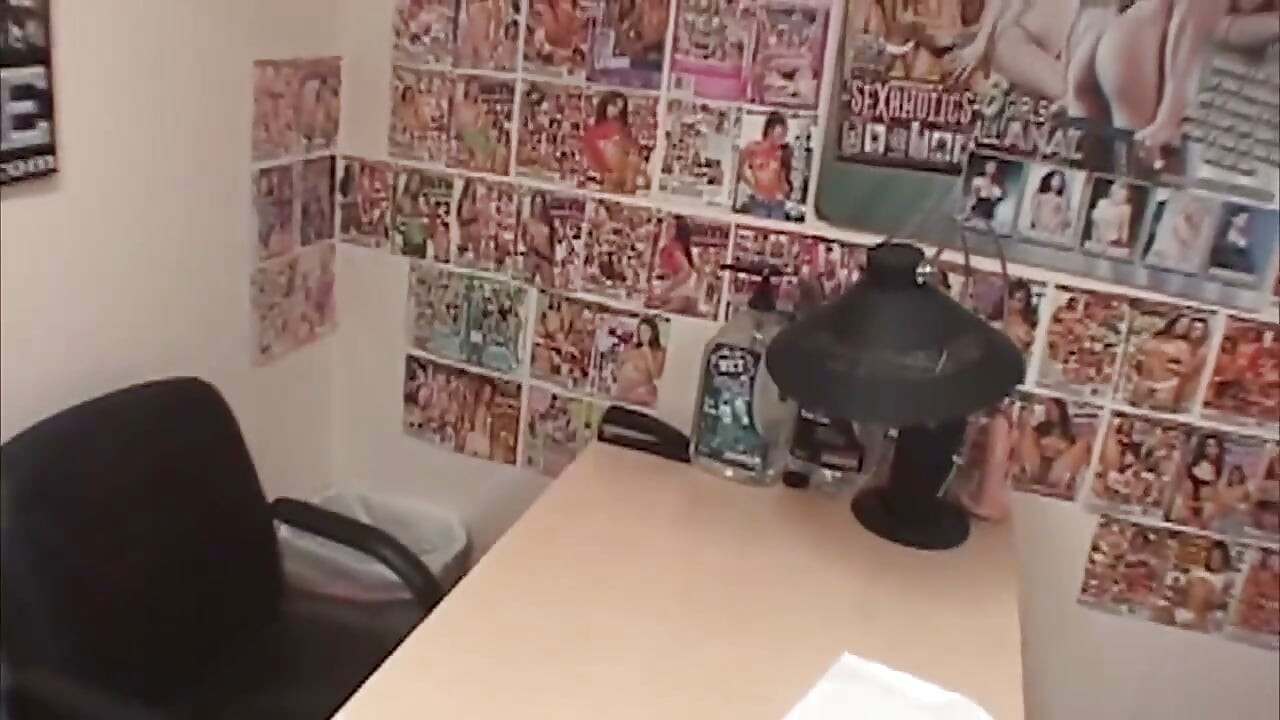 Ebony Amateur Takes Thick White Cock Deep