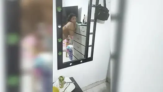 Sama pacarku waktu suamiku lagi kerja