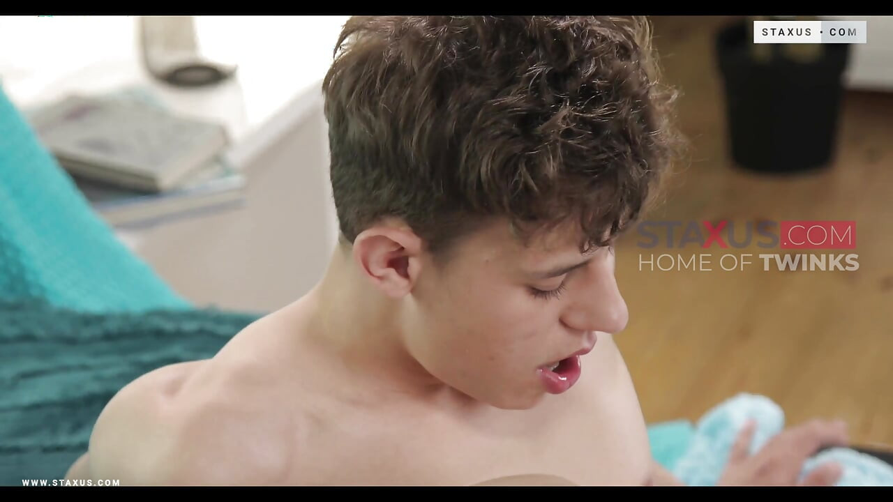 STAXUS :: Jonny Montero & Ollie Barn