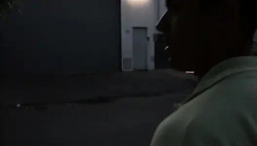 Evli kadın kocasının önünde büyük siyah yarakla sikiliyor