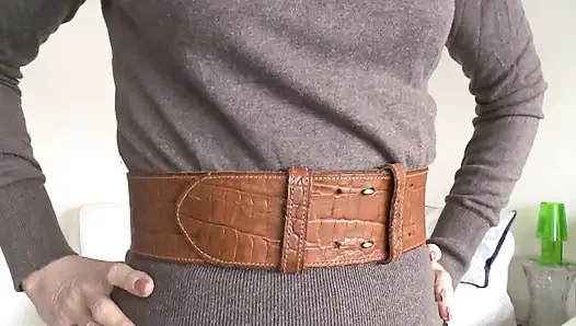 Pas pakai ikat pinggang di ruang tamu, bagian 2, lady victoria valente