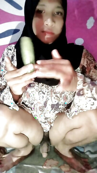 Hijab Anal Sex With Cucumber