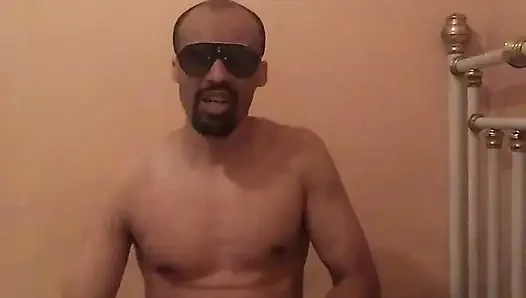Seni sonuna kadar izlemeye devam edecek cazibe ve azdırma ile dolu samimi bir an