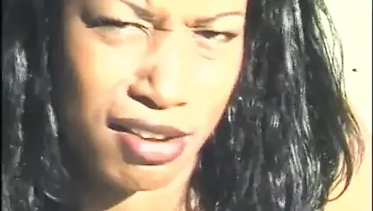 Лизание черной киски, трах на бильярдном столе