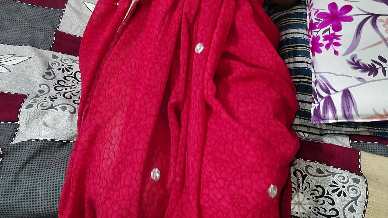 Komal kam dhundne gayi aur Malik ne majburi ka uthata fayda