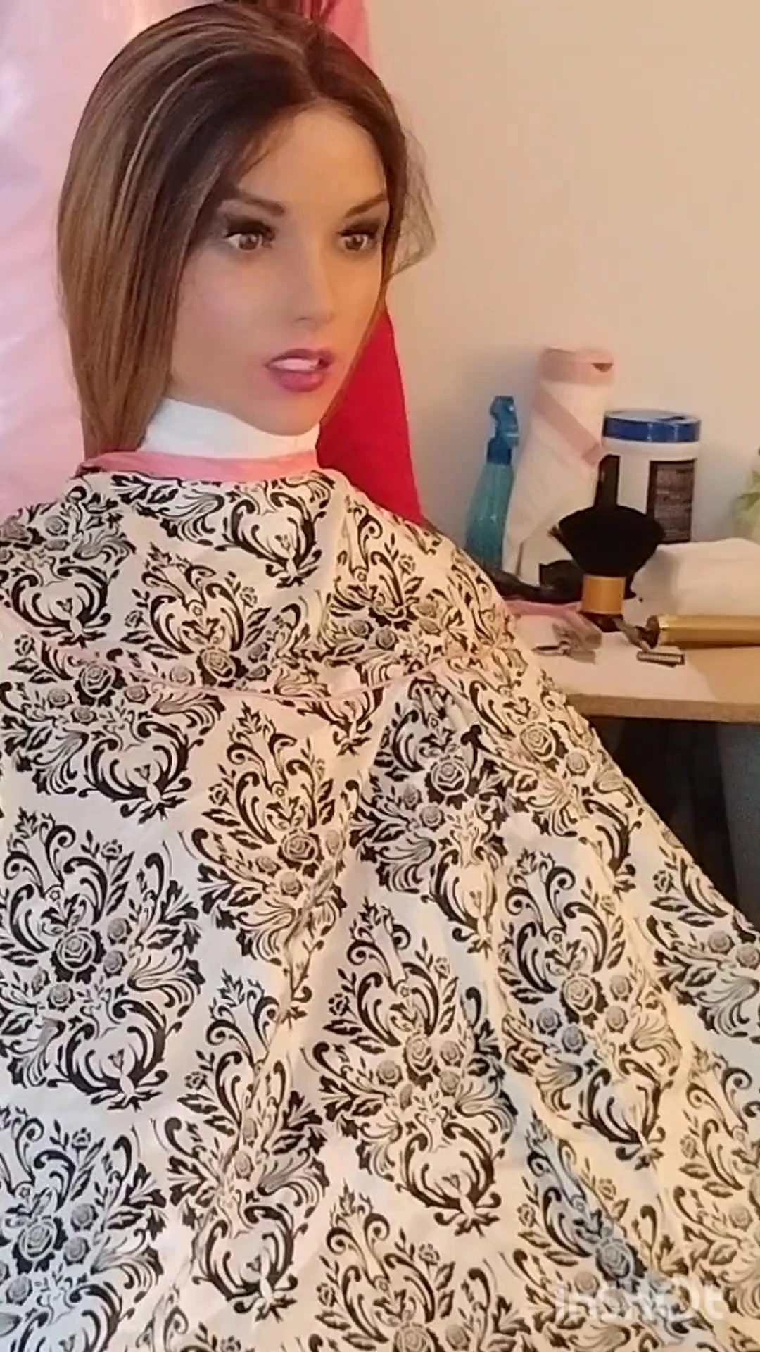 Emma berber vinil şampuan pelerin gösterisi