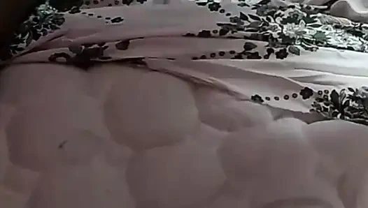 Eine marokkanische prostituierte wird von einem tunesischen mann mit einem großen schwanz in einem hotel gefickt