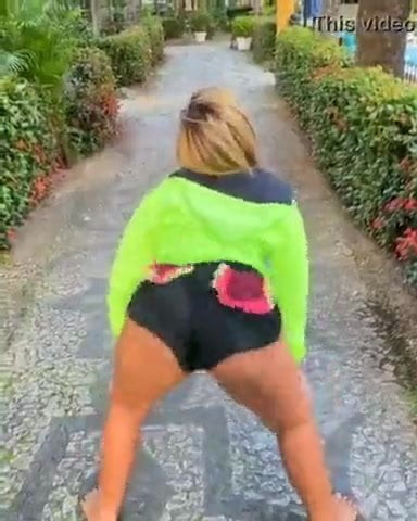 girls dancing and wiggling