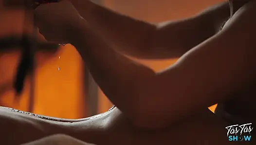 Wunderschöne brünette wird gefickt, nachdem sie ihren freund betrogen hat