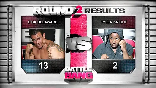 Pelacur pirang mengikat kakinya untuk dong besar