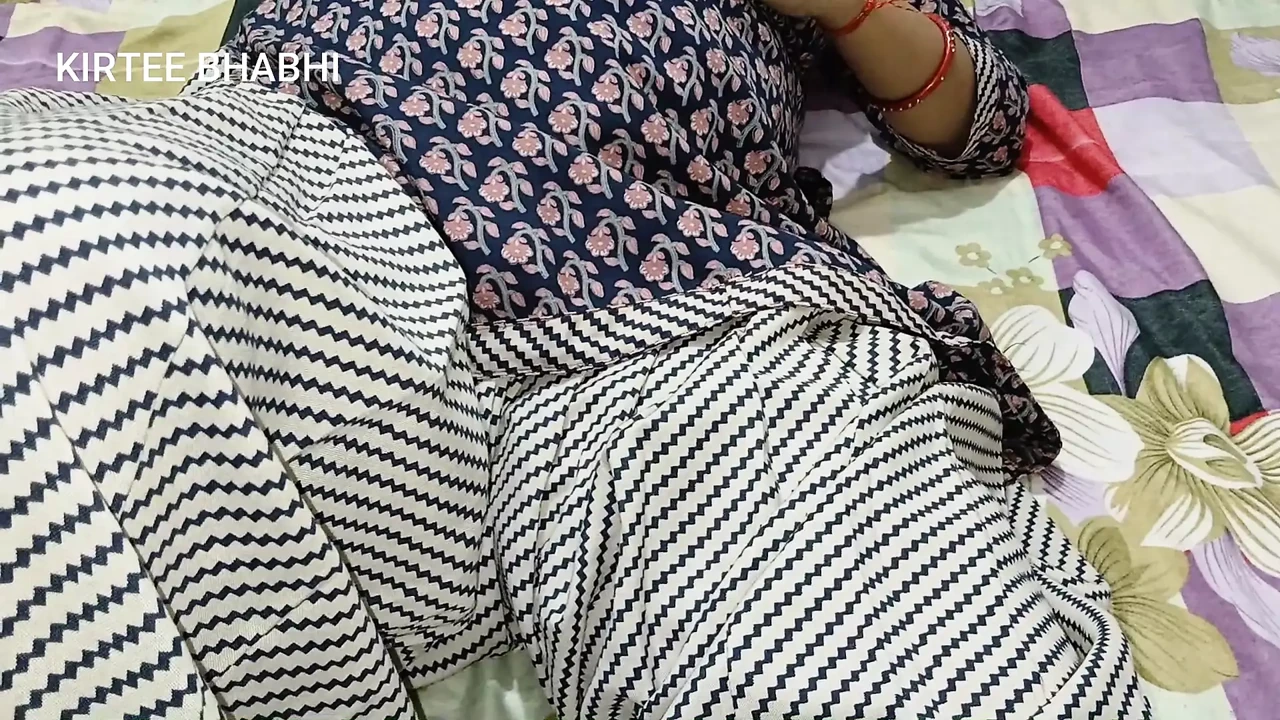 When fell on the floor, the stepson fucked her while massaging her