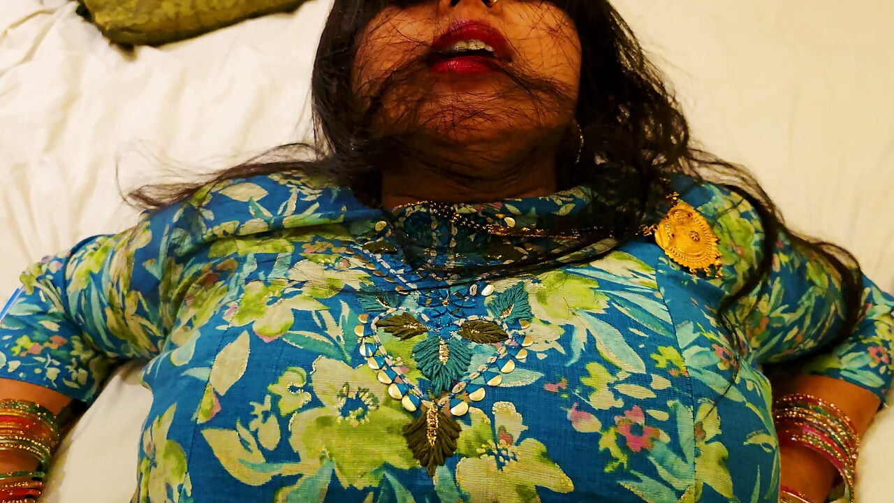 Step-sister and Step-brother Have Sex in a Hotel (hindi Voice)