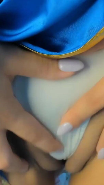 Morate vidjeti trenutak iz "Chun Li cosplay u kotaču seksa, drkanje iz igre: STOPALA, CAMEL TOE TWERKANJE I PUŠENJE"