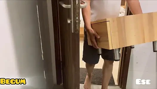 Hintli kadın elektrikçi tarafından sikiliyor