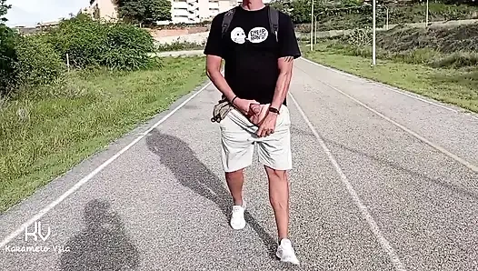 Cowok mesum nunjukin kontolnya di depan umum dan aku nggak bisa menahan diri untuk ngentot di gedung bekas