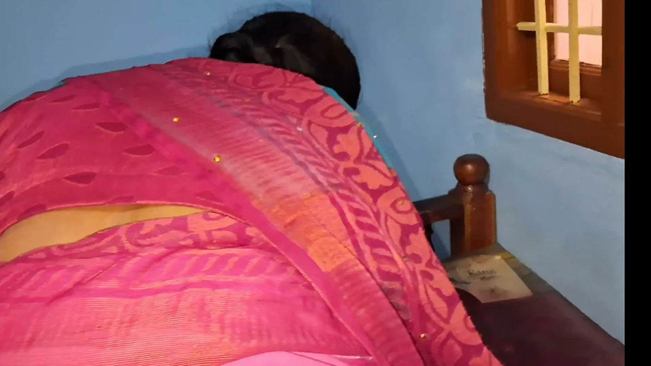 Desi Tamil saree aunty blouse job big ass