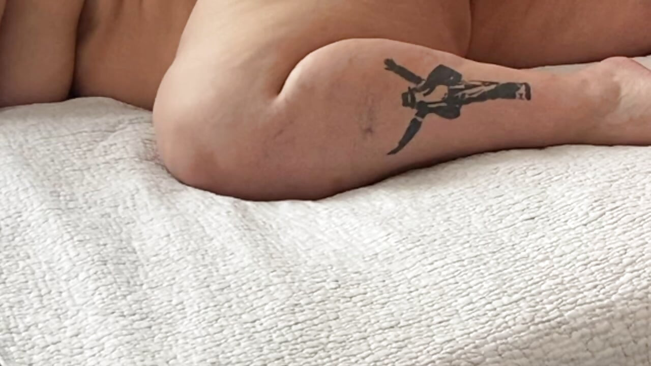 Married Wife loves hard dick down her ass hole in the morning.