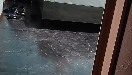 Suçüstü mü yakalandı? Hayır, kocam her saniye dışarıda film çekiyor