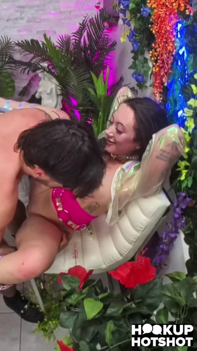 Mica curvă Sage Hunter adoră să fie futută de Nade Urât! | Clipul 1