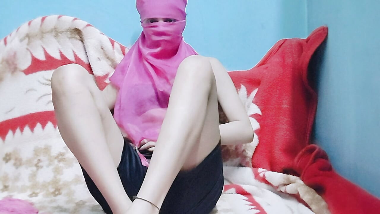 Gadis jomblo, jadi mencoba colok